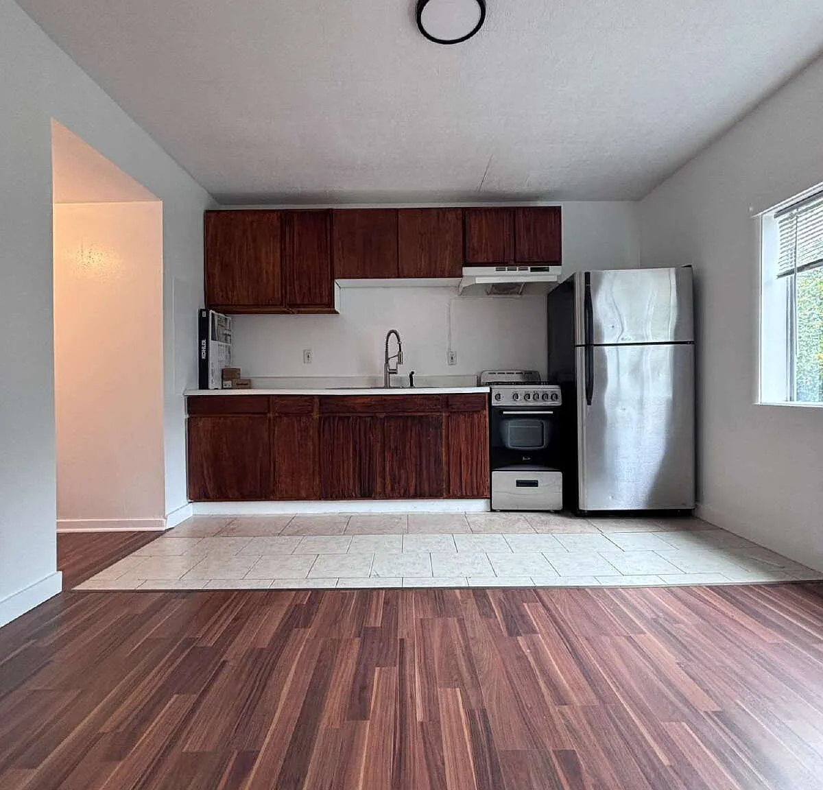 718 S Yakima Ave — Photo 1