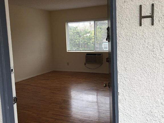 4th image of 122 S Buena Vista St APT H