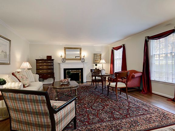 Formal Living Room w/space for Baby Grand Piano