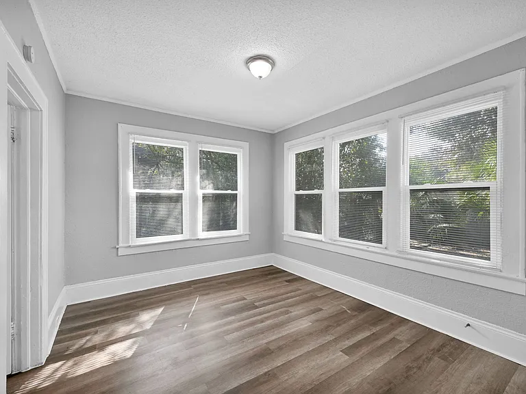 326 Basswood St — Photo 17