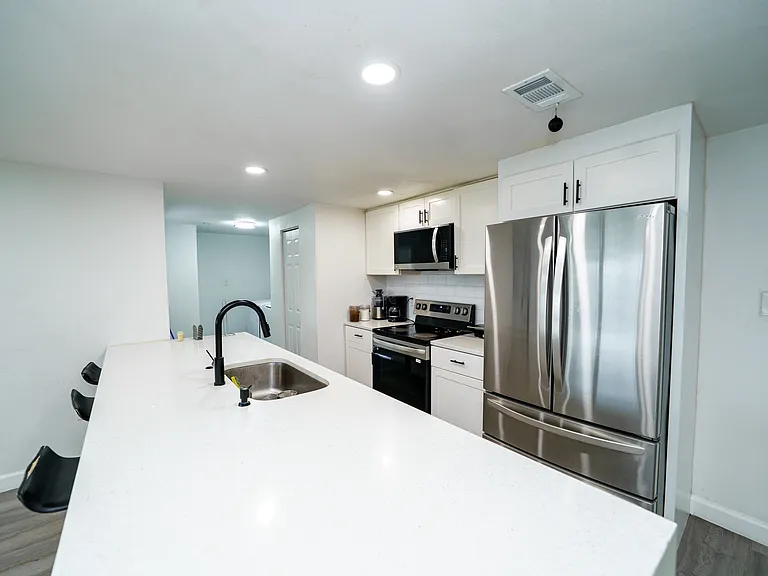 1160 Tarpon Ave — Photo 9