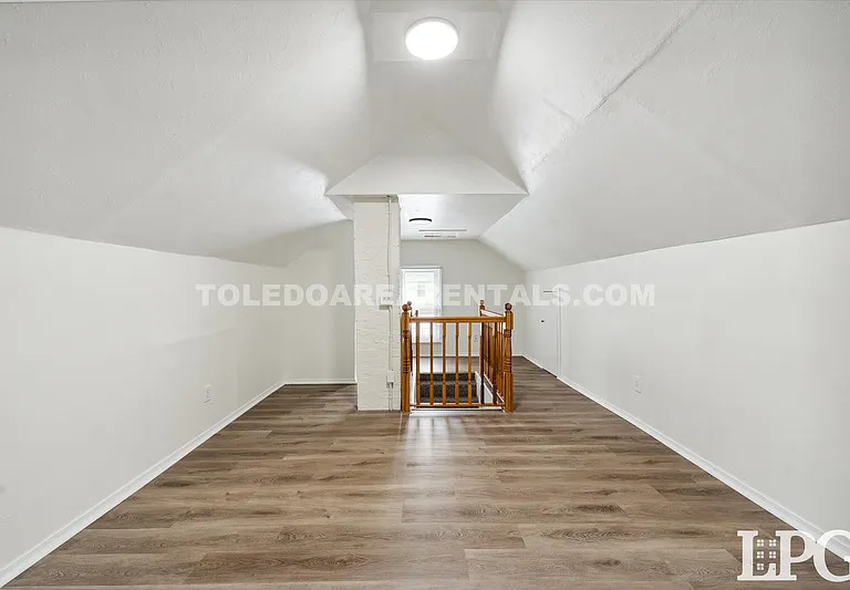 331 California Blvd — Photo 20