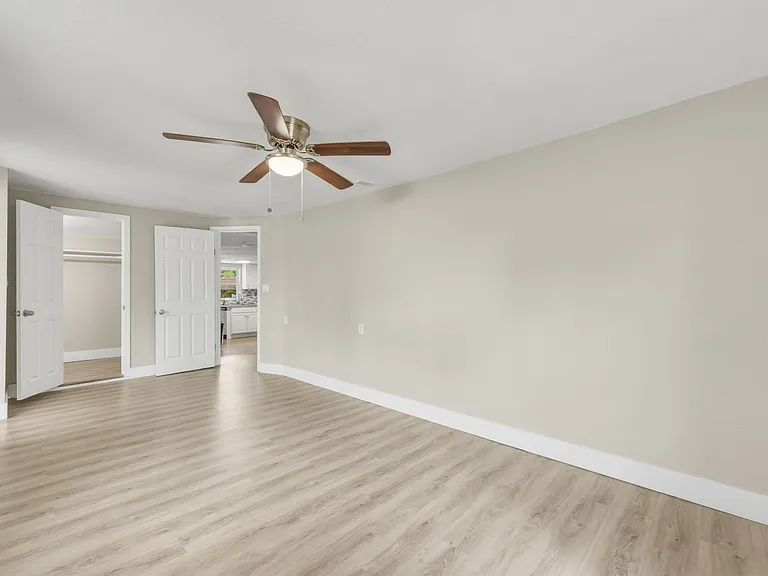 10435 122nd Ave — Photo 3