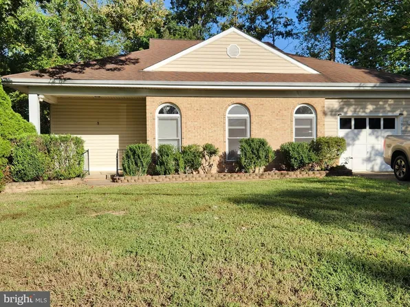 19105 Wayne Dr, Triangle, VA 22172