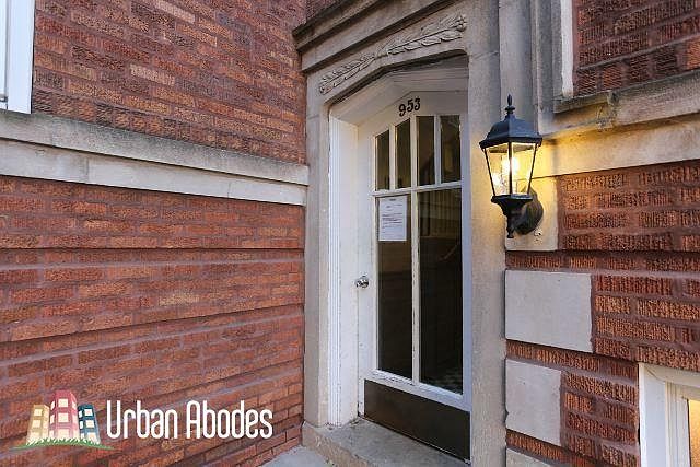 1st image of 953 W Cornelia Ave #31701D