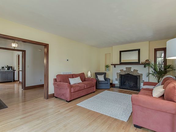 5th image of 3827 Woodhill Pl