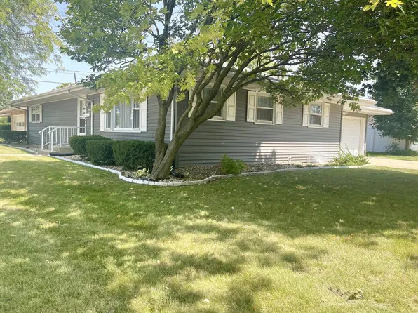 2405 Plum St, Peru, IL 61354
