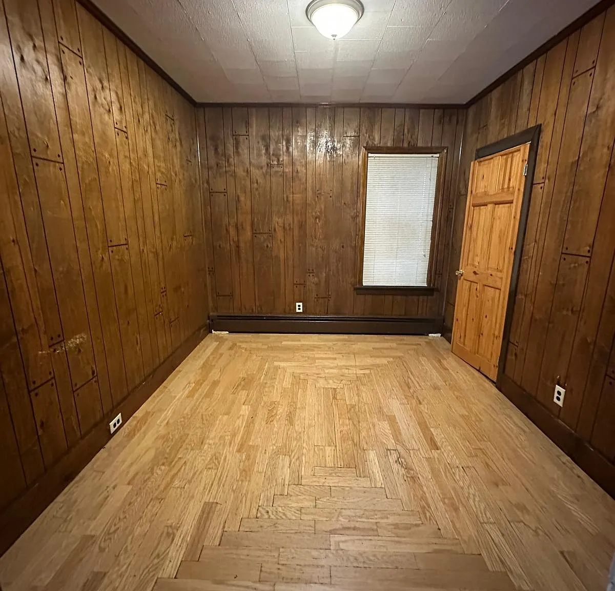 913 Social St — Photo 2