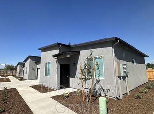 4112 E Kaweah Ave, Visalia, CA 93292