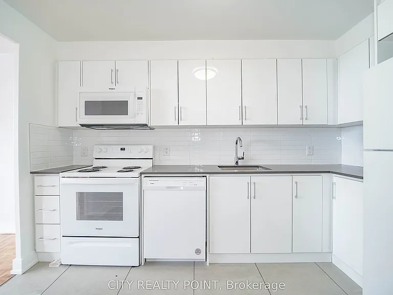 6200 Bathurst St #410 — Photo 7