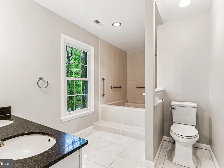 12203 Ashley Ct — Photo 16