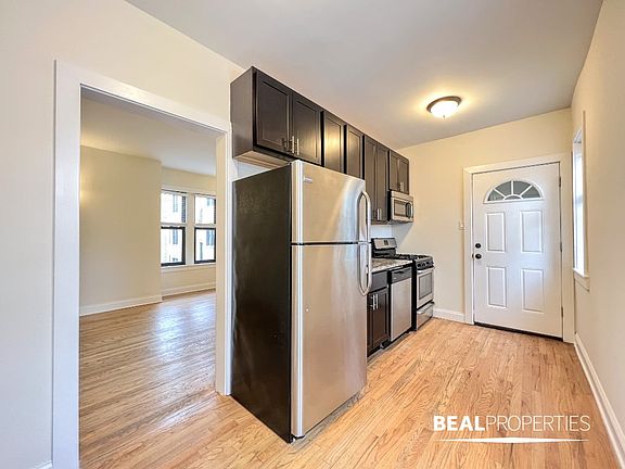 3rd image of 4036.5 N Ashland Ave #4036X-N2