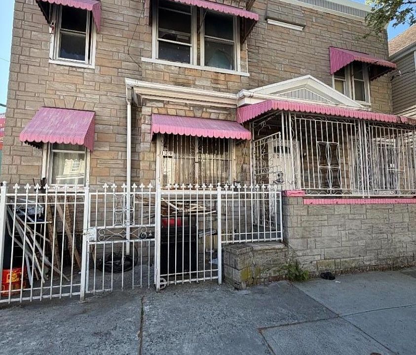 1st image of 129 Stone St