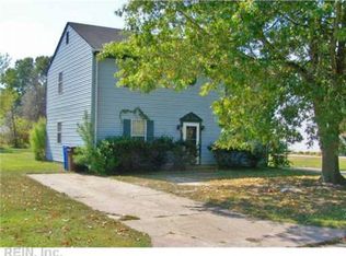 305B Christa Dr, Chesapeake, VA 23322