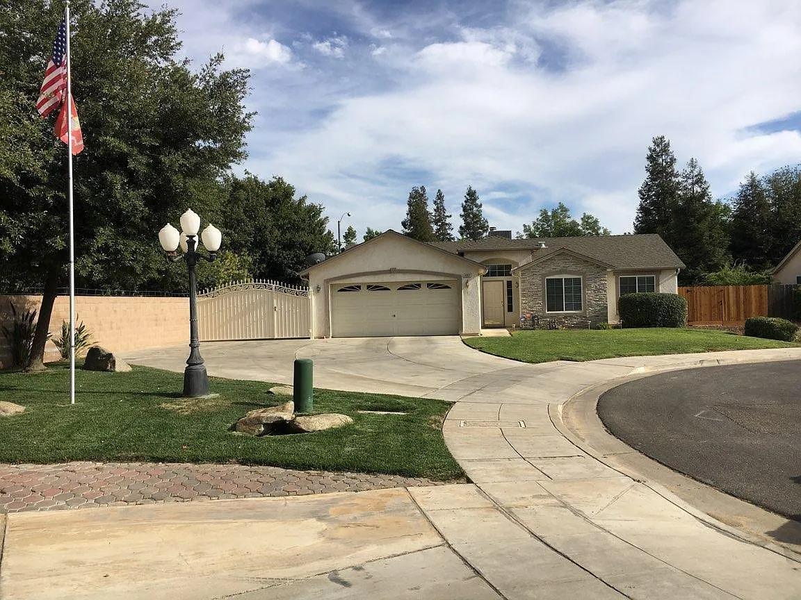 4557 W Sample Ave photo 1