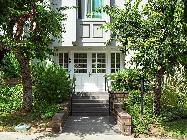1601 Selby Ave #401 — Photo 1