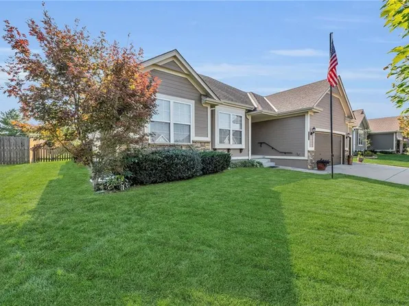 1401 SW Merryman Dr, Lees Summit, MO 64082