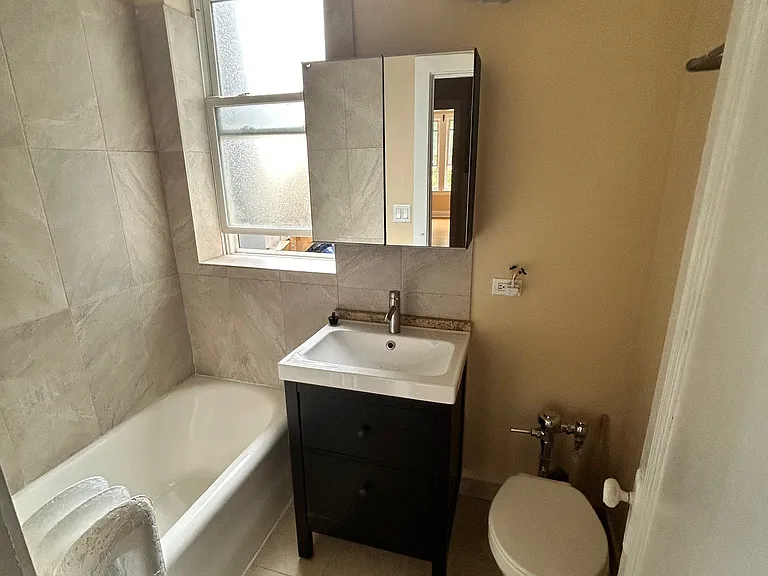 2240 W Sunnyside Ave #2 — Photo 9