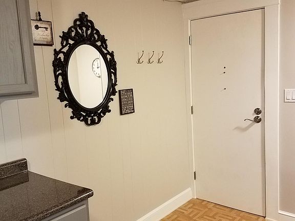 4th image of 1621 Smith St APT 7