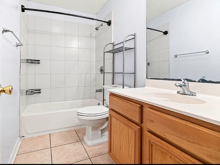 1617 42nd St #D — Photo 4