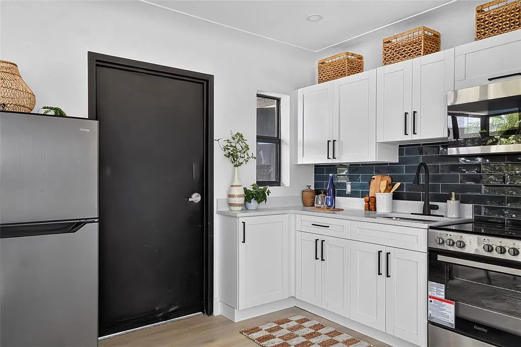 Studio, 1.0 bath, 500 sqft, $1,700 — Photo 4