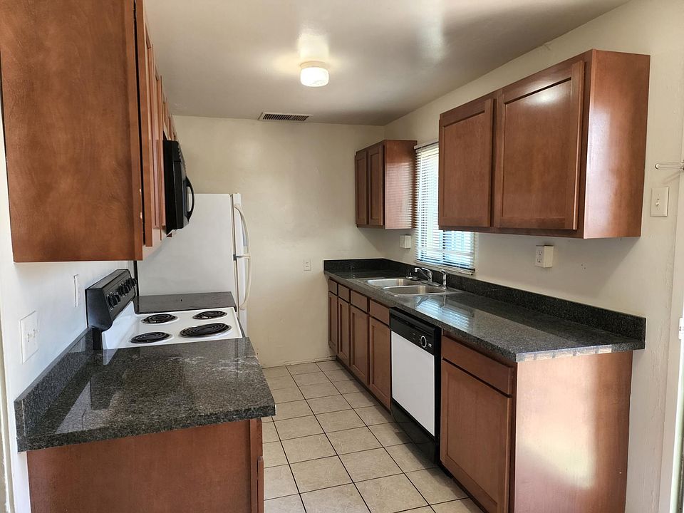 Granite kitchen!