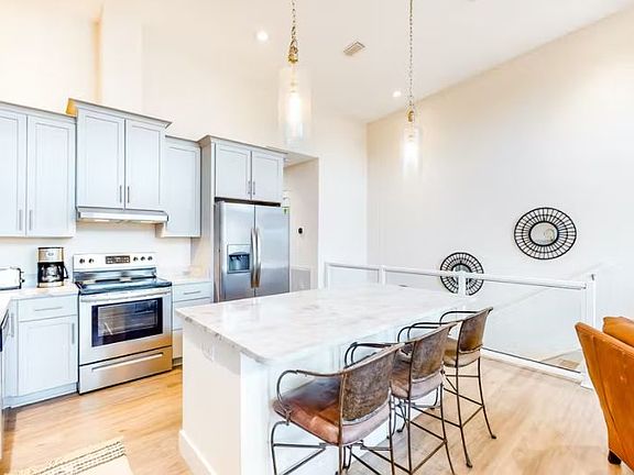 5th image of 340 Bluefish Dr #1