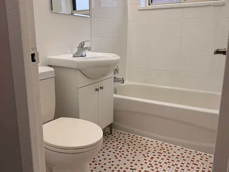 921 Wilson Ave #BACHELOR — Photo 10