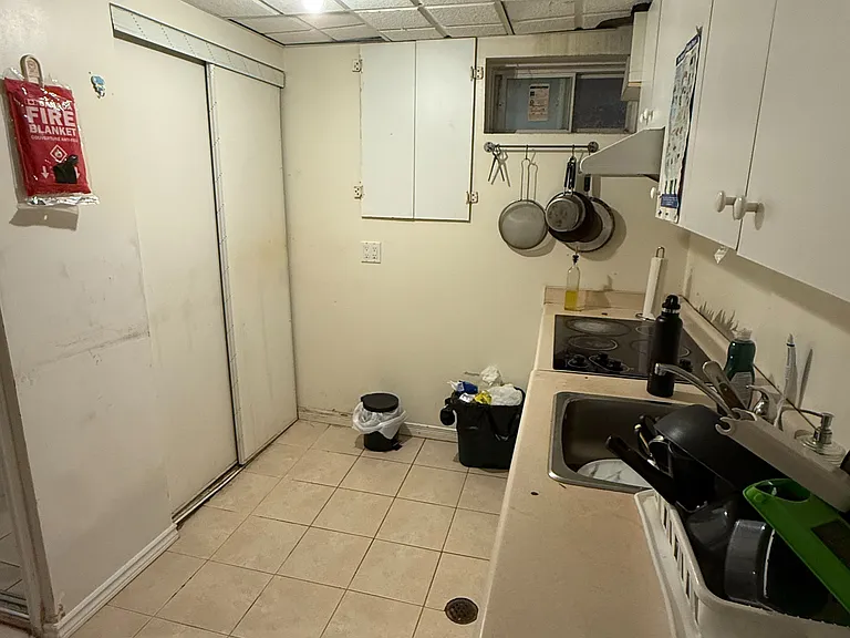 140 Sexton Cres #3 — Photo 8
