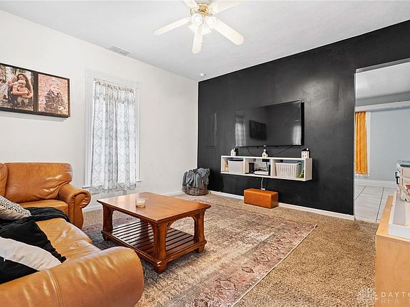 5th image of 401 S Broadway St
