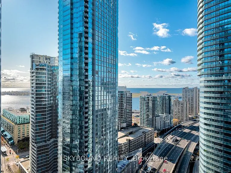55 Bremner Blvd #2709 — Photo 36