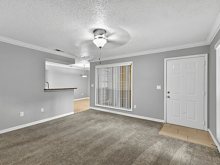 Aventine at Forest Lakes Apartment Homes — Photo 11