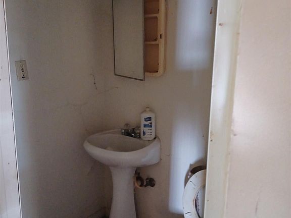 3rd image of 1106 W Milam St