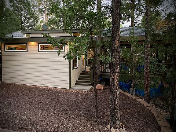 Brookside Treehouse!