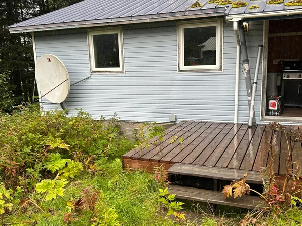 3918 3rd St, Ouzinkie, AK 99644