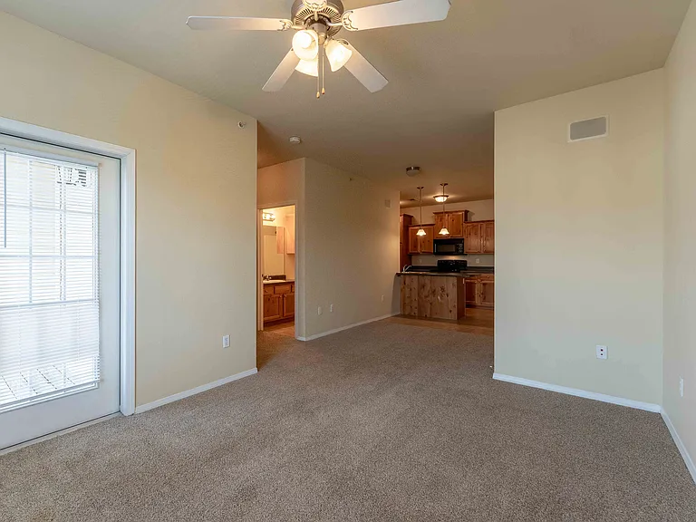 Coryell Courts Apartments — Photo 38