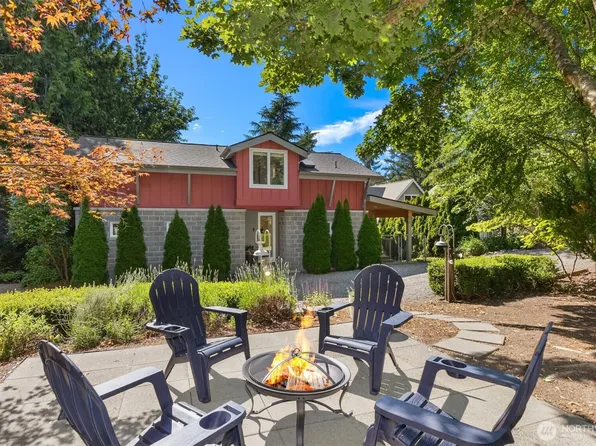 6575 NE Honeysuckle Lane, Bainbridge Island, WA 98110