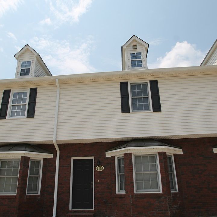 2nd image of 403-103 N Wilson St