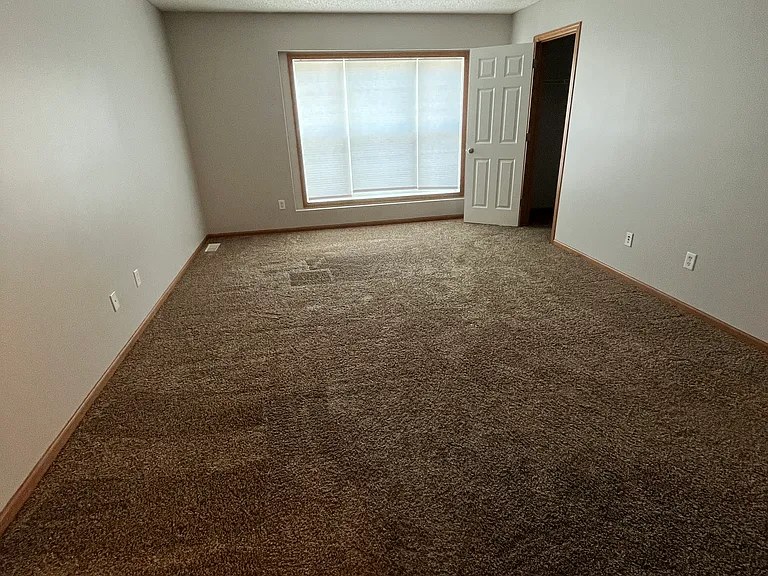 10660 Ironwood Pkwy — Photo 13