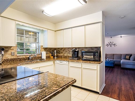 5th image of 722 Penny Ln