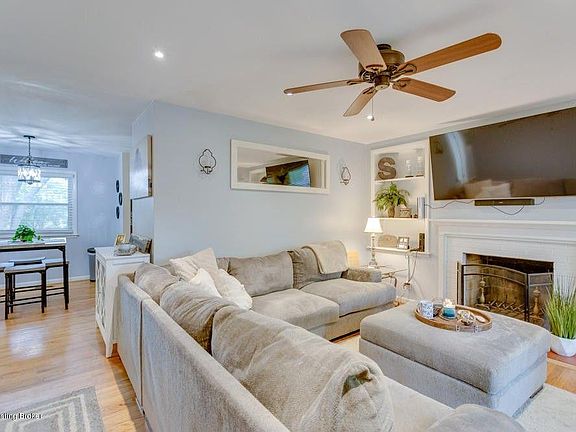 3rd image of 3039 Vogue Ave