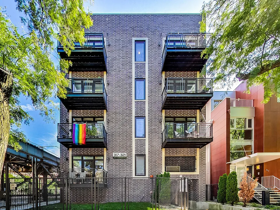 317 W Evergreen Ave #301