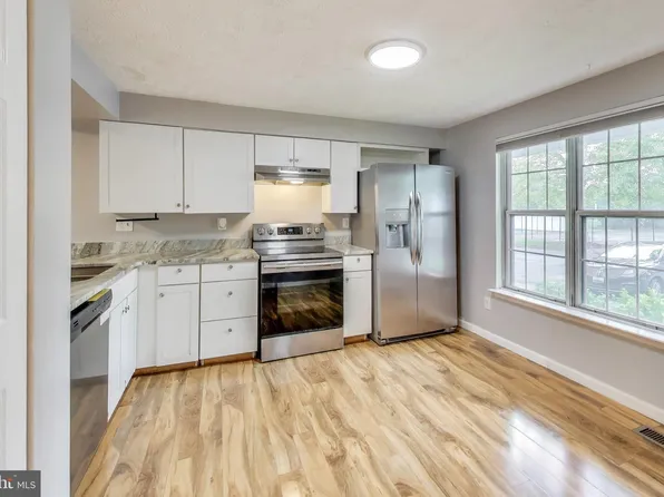 16420 Pennsbury Dr, Bowie, MD 20716