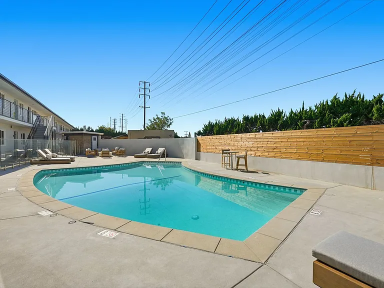 1620 E Maple, LLC — Photo 25