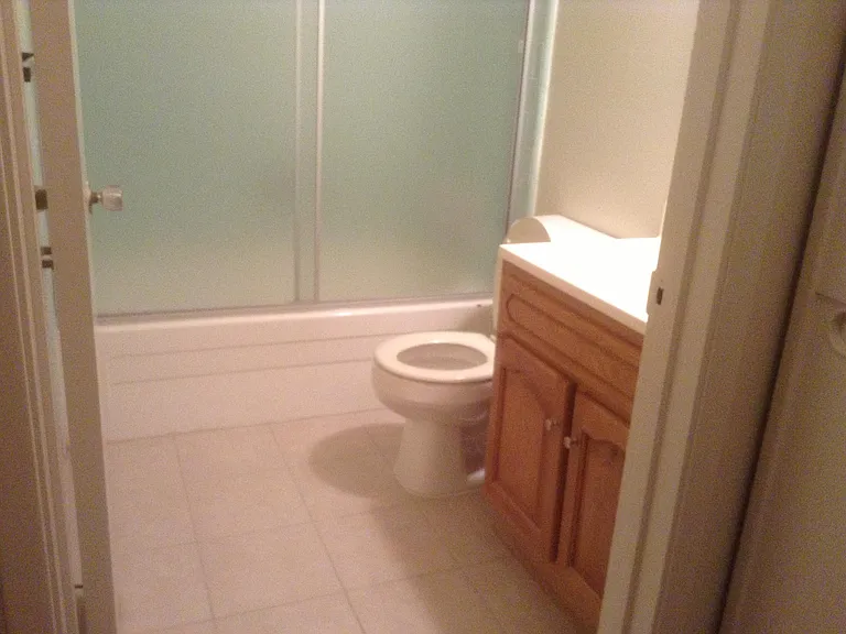 1058 Roewill Dr — Photo 4