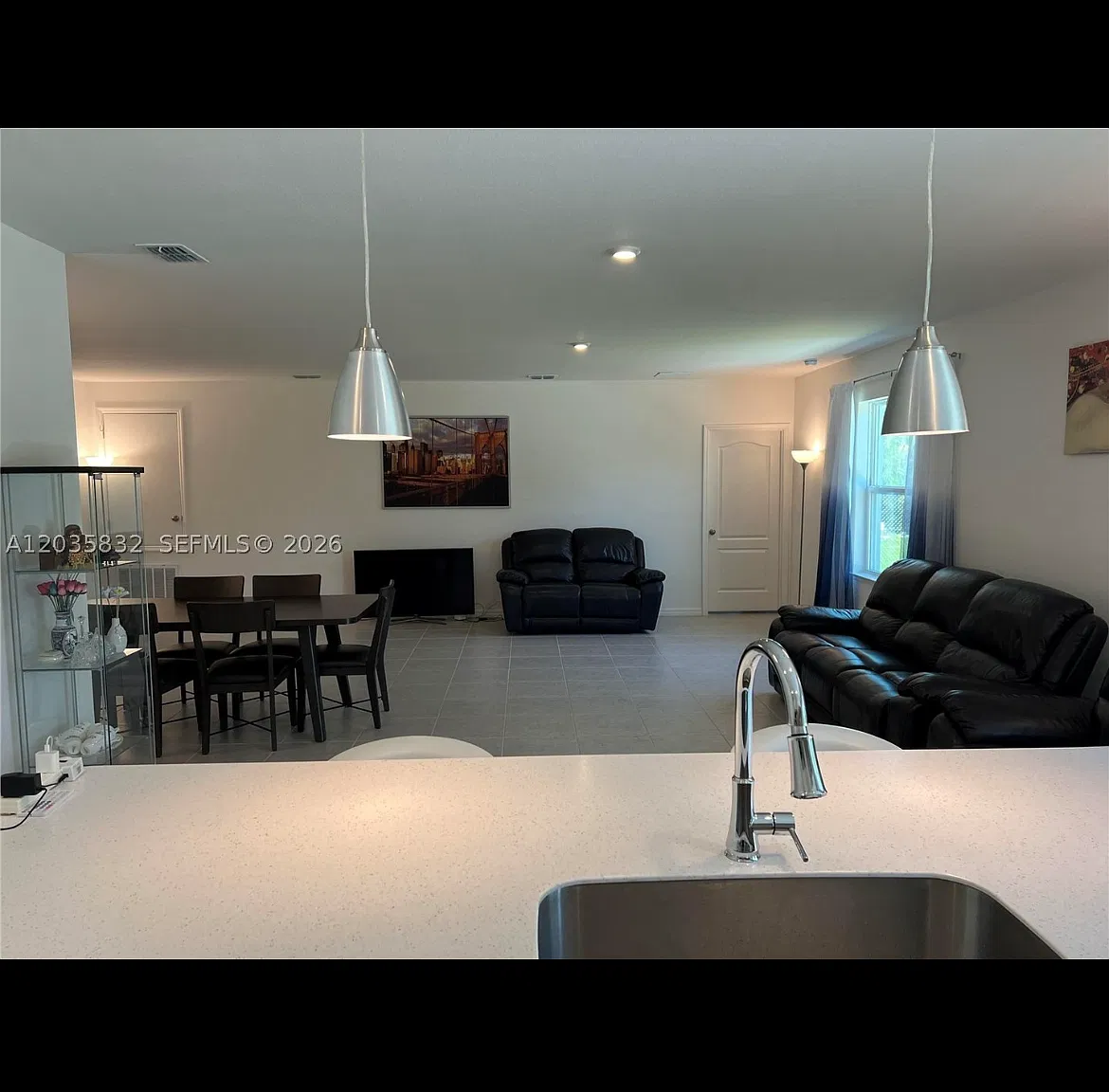 4 bed, 1900 sqft, $2,000 — Photo 3