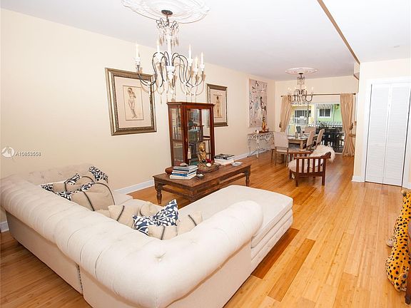 2nd image of 713 SE 16th St APT 5