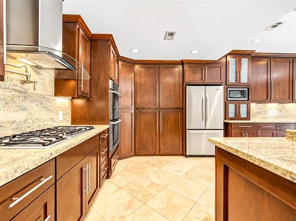 703 Oriole Ln, Pasadena, TX 77502