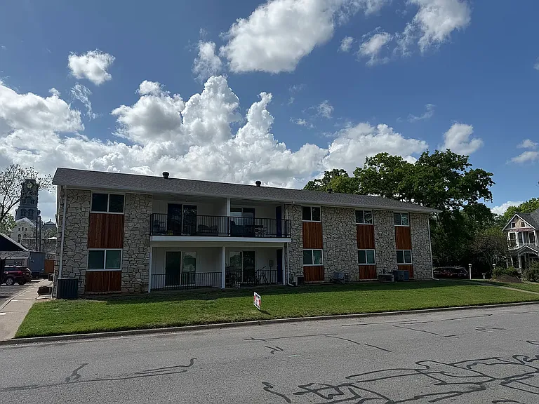 218 E Bridge St #12 — Photo 5