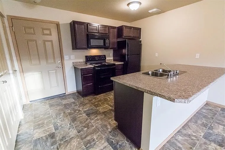 Tollefson Apartments — Photo 6